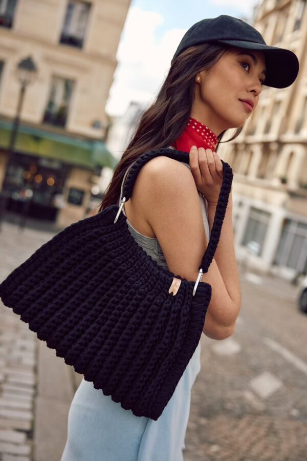 Naomi Matte Black