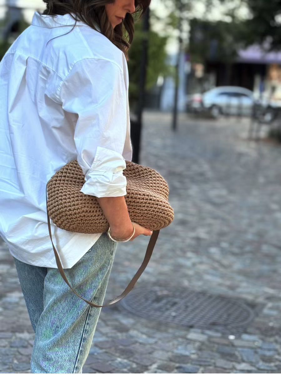 Jane_jetembrasse_crochet_clutch_belgium_handmade_beige_shoulderbag_polyester_timeless_heirloom_birkin_leather_slouchy